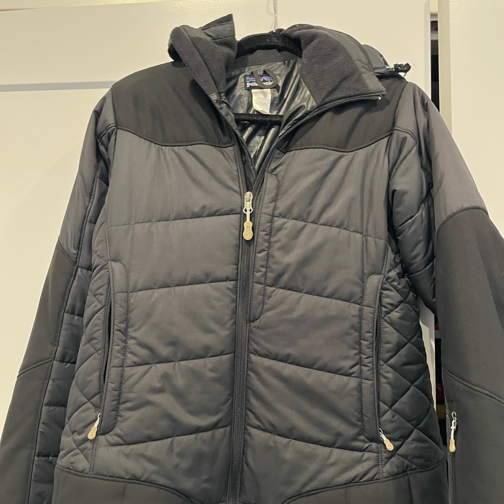 Patagonia Women’s insulated jacket with hood, size small